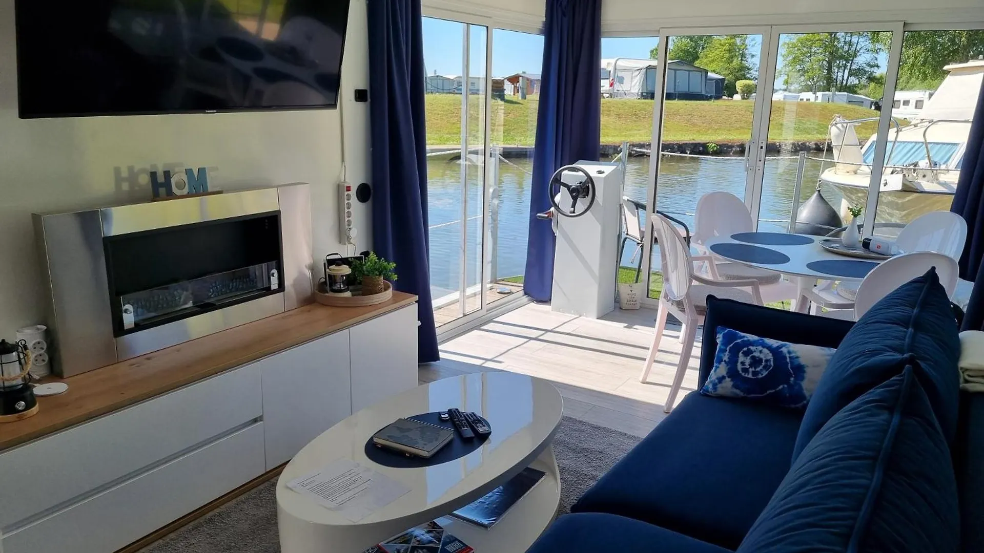 Main Hausboot Lore In Der Marina Trosdorf Bei Bamberg Bischberg Botel